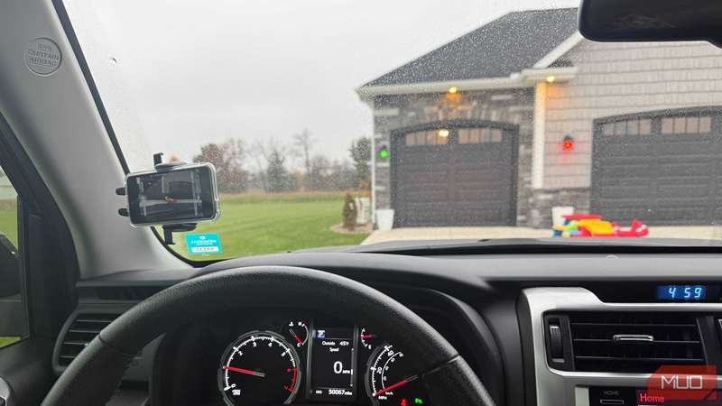 داشبورد با آیپاد تاچ به عنوان دوربین داش