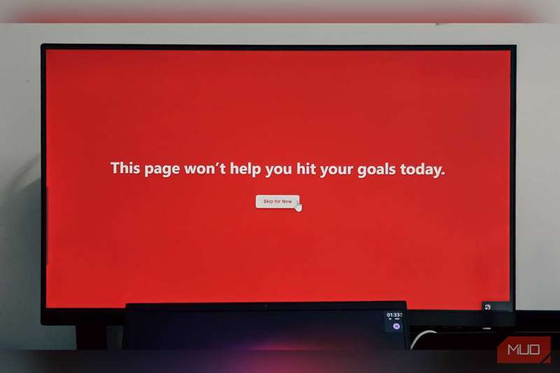 مرورگر Edge باز روی یک مانیتور.