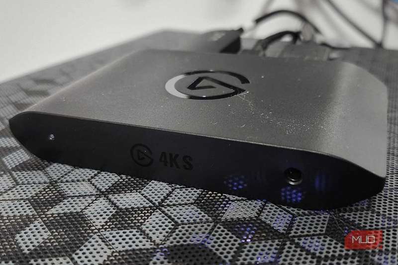 El Gato 4K S روی بالای کامپیوتر من