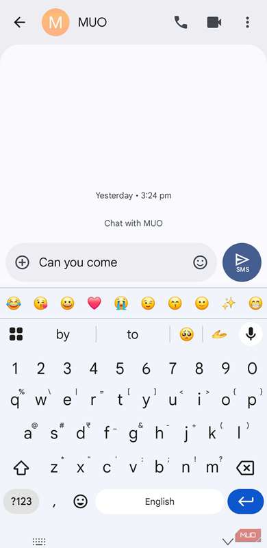 Gboard در حین تایپ کلمات و ایموجی‌ها را پیشنهاد می‌دهد