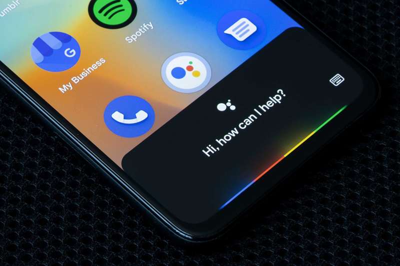 دستیار گوگل در حال اجرا بر روی یک گوشی اندروید