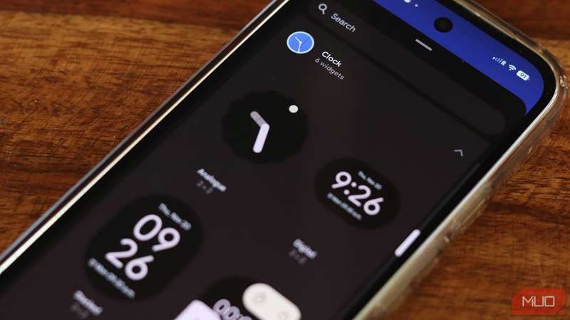 ابزارک ساعت گوگل در اندروید.