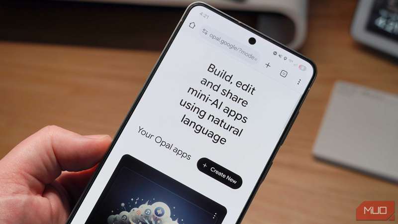 Google Opal روی یک تلفن اندرویدی باز شد.