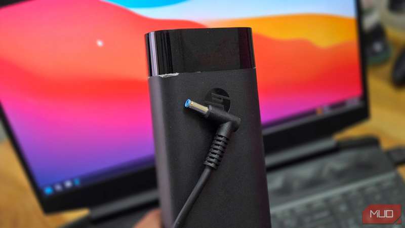 آداپتور برق لپ‌تاپ HP و پلاگ