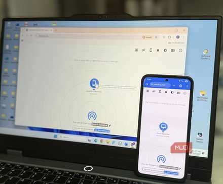 لپتاپ و تلفن اندروید که Pairdrop را نشان می‌دهند