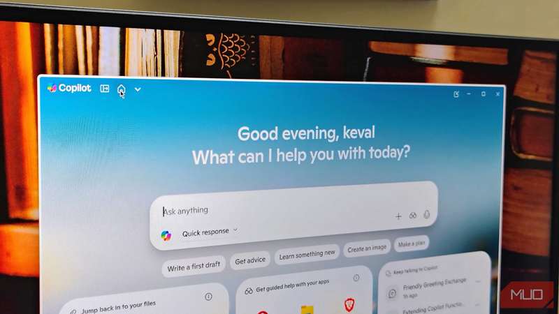 هوش مصنوعی Copilot مایکروسافت روی رایانه شخصی ویندوز ۱۱.