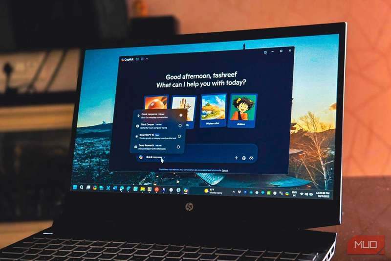 Copilot مایکروسافت باز بر روی یک لپ‌تاپ گیمینگ HP Pavilion