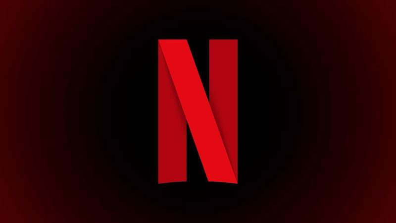 آیکون نت‌فلیکس بر روی پس‌زمینه گرادیان سیاه و قرمز