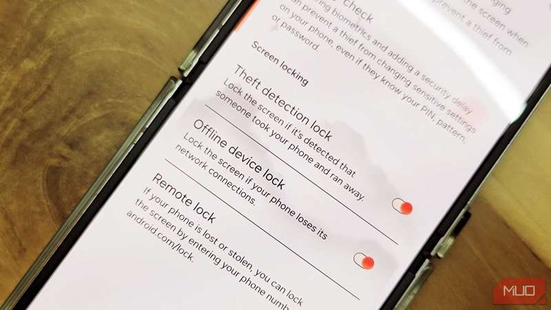 گزینه قفل دستگاه آفلاین در یک سامسونگ گلکسی Z Flip 6 قابل مشاهده است