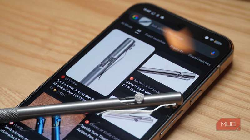 یک قلم روی نتایج Google Lens در یک گوشی Pixel