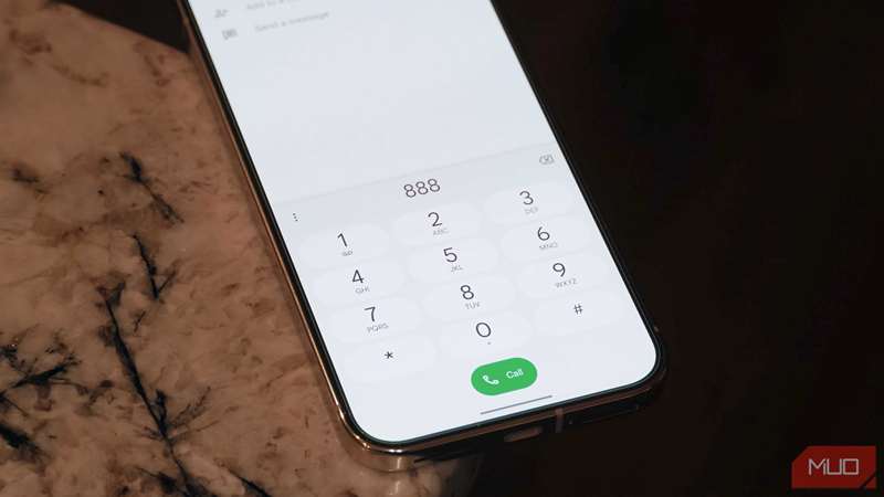 دایلر برنامه Google Phone بر روی Pixel 9 Pro XL.