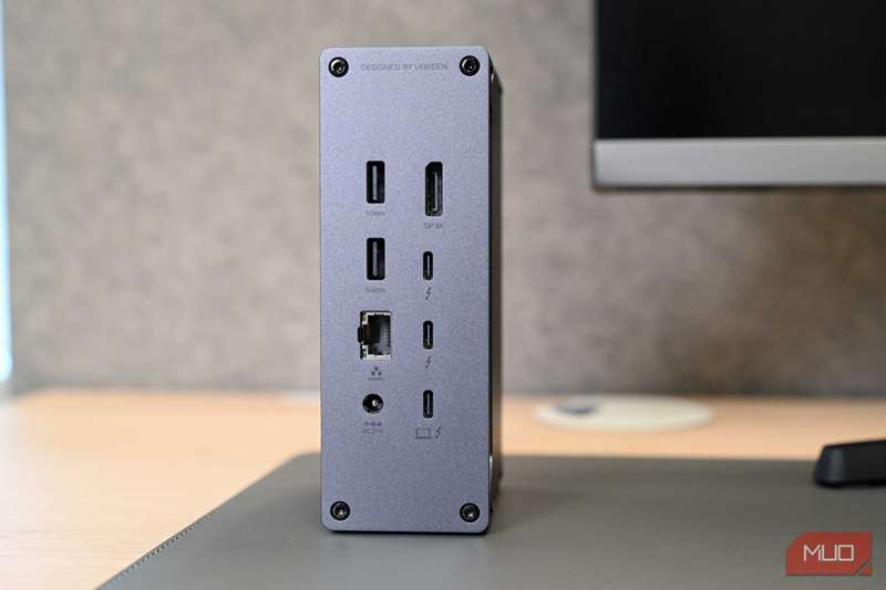 پورت‌های روی Ugreen Revodok Max 213