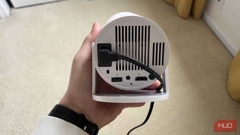 پورت‌های پروژکتور Magcubic Auto Keystone Mini Portable