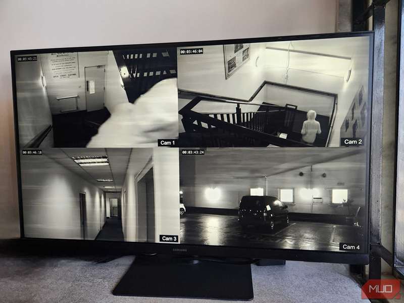 مانیتور سامسونگ نمایش فیلم‌های دوربین امنیتی