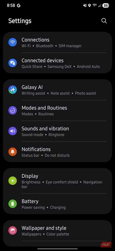 منوی تنظیمات گوشی سامسونگ.
