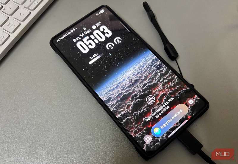 گوشی سامسونگ نمایش صفحه‌نمایش شارژ فوق سریع.