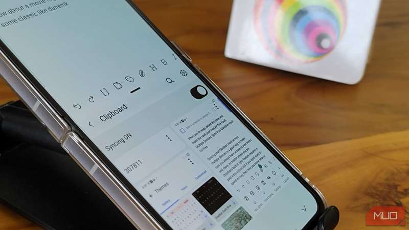 کلیپ‌بورد SwiftKey باز شده در گلکسی Z Flip 6