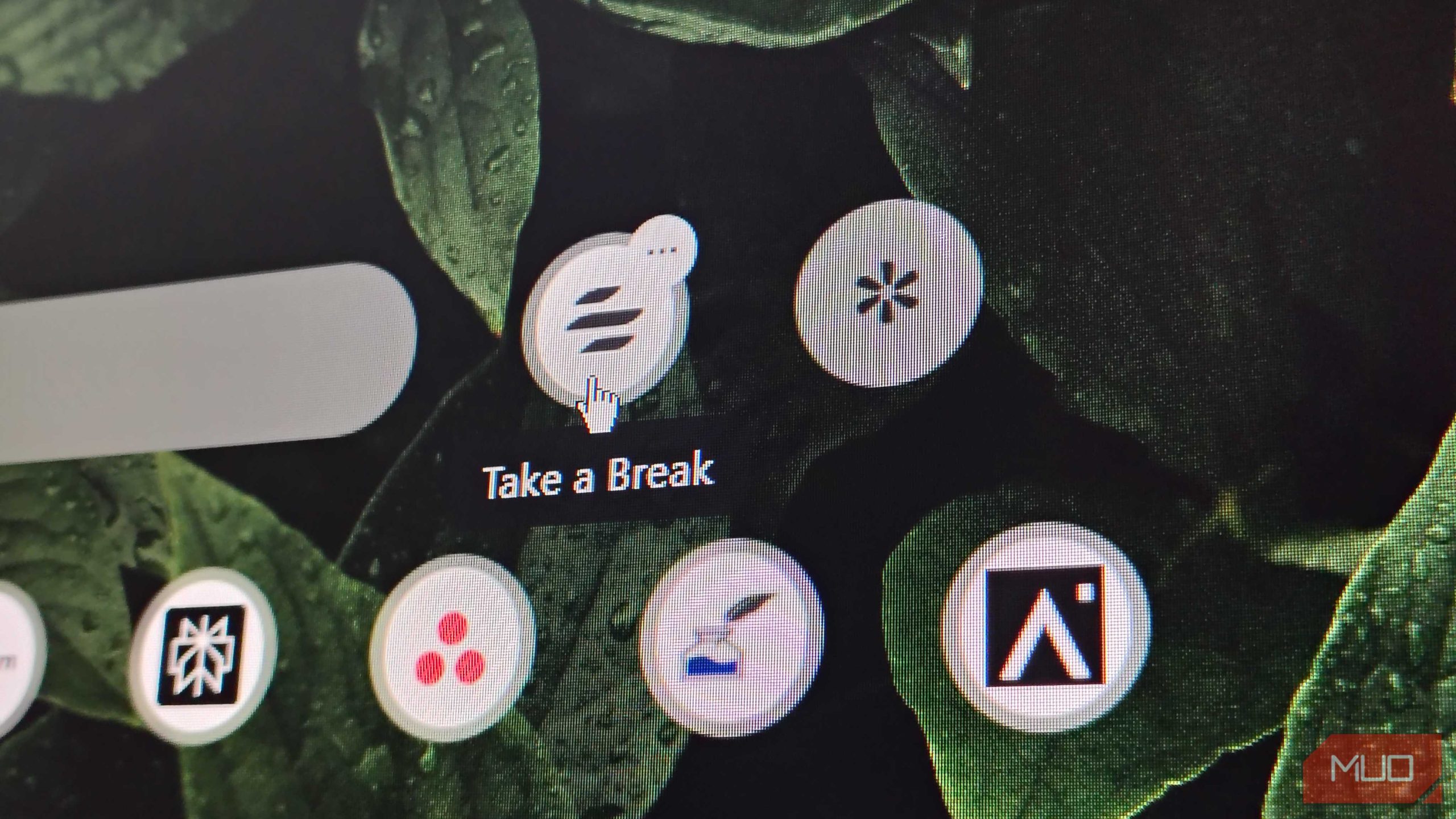 گزینههای Take a break و boost کنار نوار جستجو در دسکتاپ Opera Air.