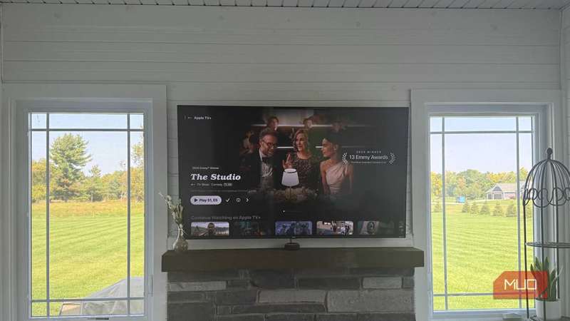 تلویزیون هوشمند TCL Roku با برنامه Apple TV و استودیو