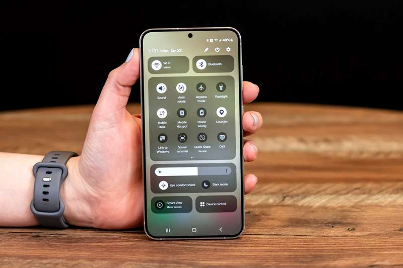 منوی سریع کشویی تنظیمات بر روی سامسونگ گلکسی S24 Plus