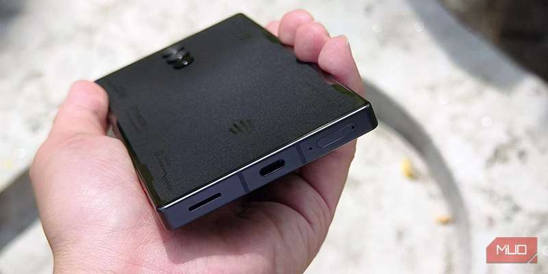 پورت USB‑C و سینی سیم روی Redmagic 8 Pro
