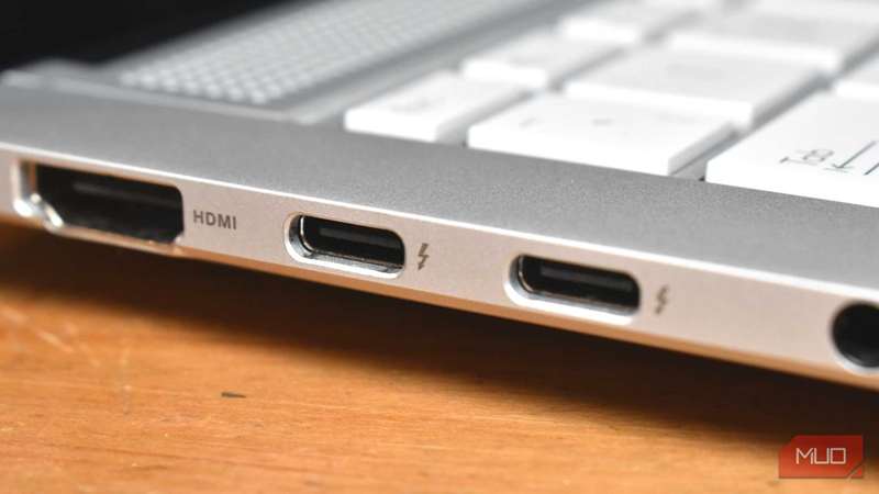 پورت‌های ثاندربولت روی لپ‌تاپ