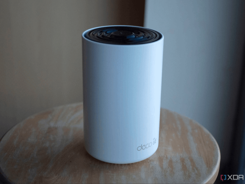 روتر tp‑link deco xe75 روی استول