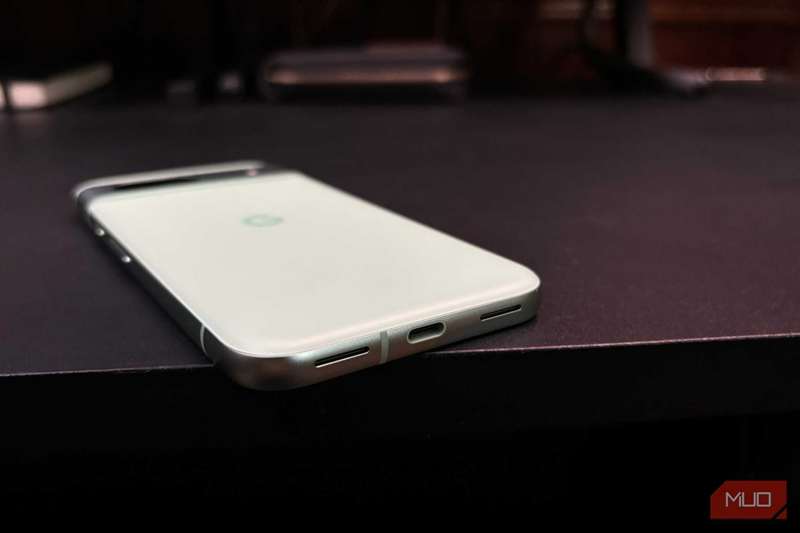 پورت USB‑C در گوگل پیکسل 8a