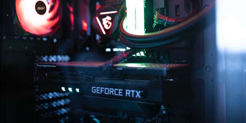 کارت گرافیک GeForce RTX داخل یک رایانه
