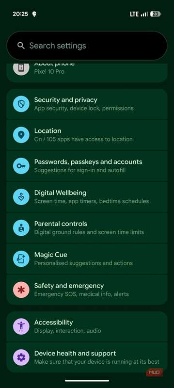 برنامه تنظیمات باز شده بر روی Google Pixel 10 Pro