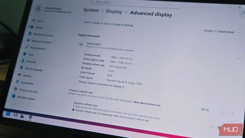 برنامه تنظیمات ویندوز 11 باز بر روی Honor Pad 8 از طریق صفحه‌نمایش تمدید شده و GlideX