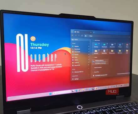 لپتاپ ویندوزی که ویجت با برنامه Files را نشان می‌دهد