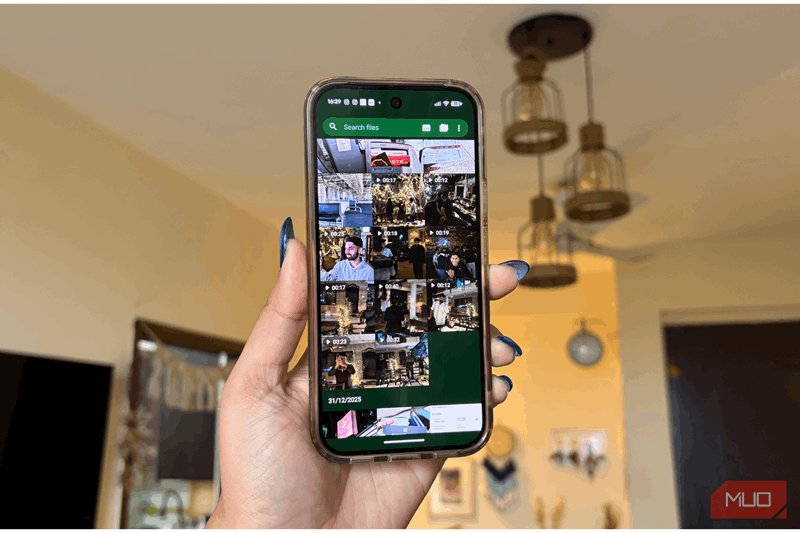 برنامه Fossify Gallery باز شده بر روی Google Pixel 10 Pro