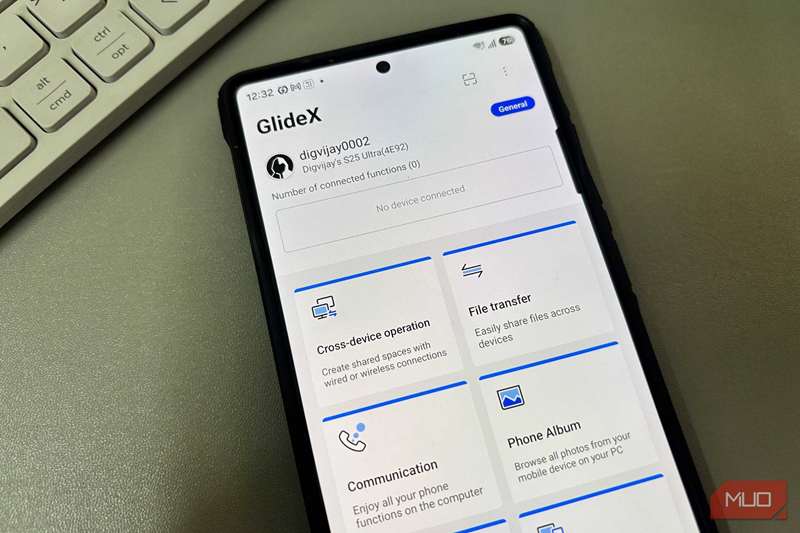 صفحهٔ اصلی برنامهٔ GlideX که گزینههای انتقال فایل را در گوشی Android نشان میدهد