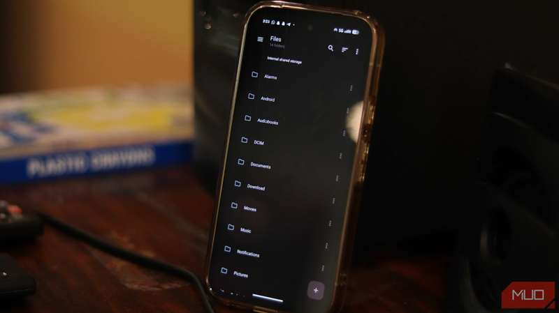 Material Files در حال اجرا بر روی Pixel 9a.