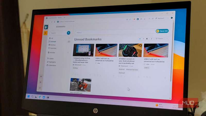 برنامه Readeck باز روی لپ‌تاپ گیمینگ HP Pavilion