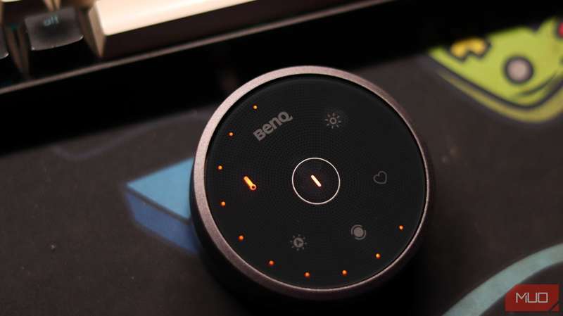 تنظیم دمای رنگ ریموت ScreenBar Halo.