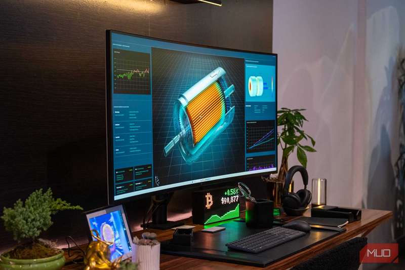 مانیتور Dell UltraSharp 52 Thunderbolt Hub Monitor (U5226KW) بر روی یک میز قرار دارد.