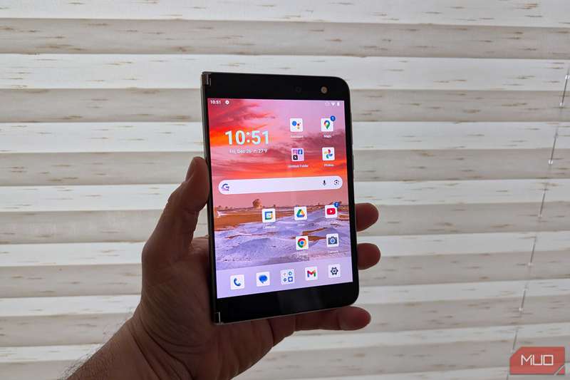 نیمه باز Surface Duo