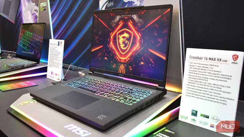 msi ریدر ۱۶ ماکس hx روی پایه