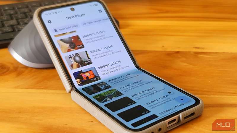 Next Player باز بر روی Samsung Galaxy Z Flip 6