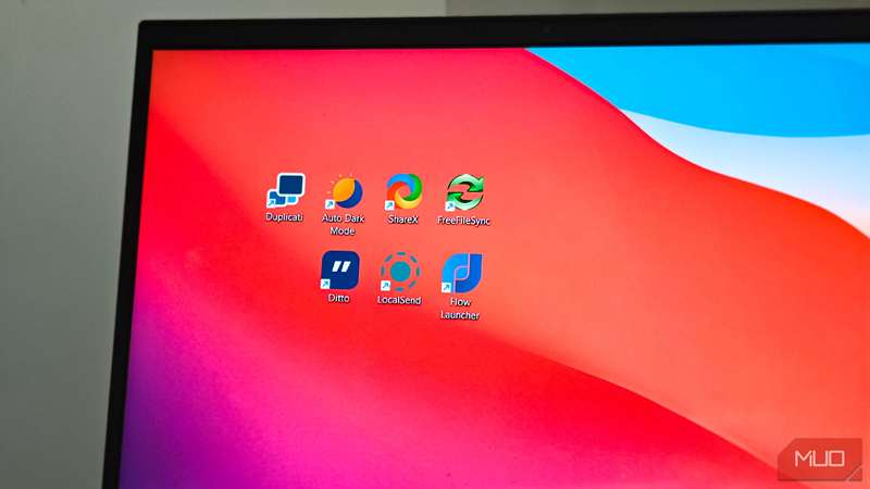 برنامههای متنباز مانند Ditto، FreeFileSync، Flow Launcher، ShareX، Auto Dark Mode، Duplicati روی دسکتاپ ویندوز ۱۱