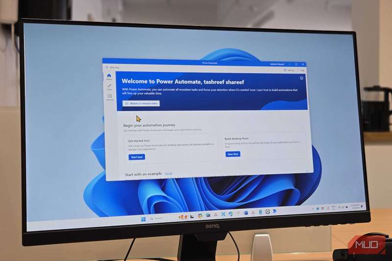 صفحه نمایش Power Automate روی مانیتور BenQ در حال اجرای ویندوز 11