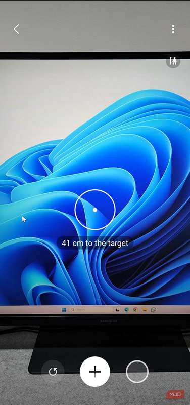 برنامهٔ Quick Measure که فاصله به مانیتور کامپیوتر را نشان می‌دهد