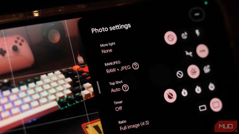 تنظیمات دوربین RAW روی پیکسل 9a.