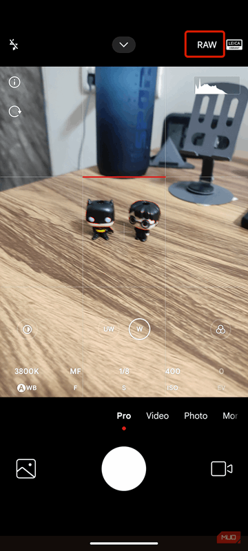 نشانگر حالت RAW در ویوفایندر دوربین اندروید.