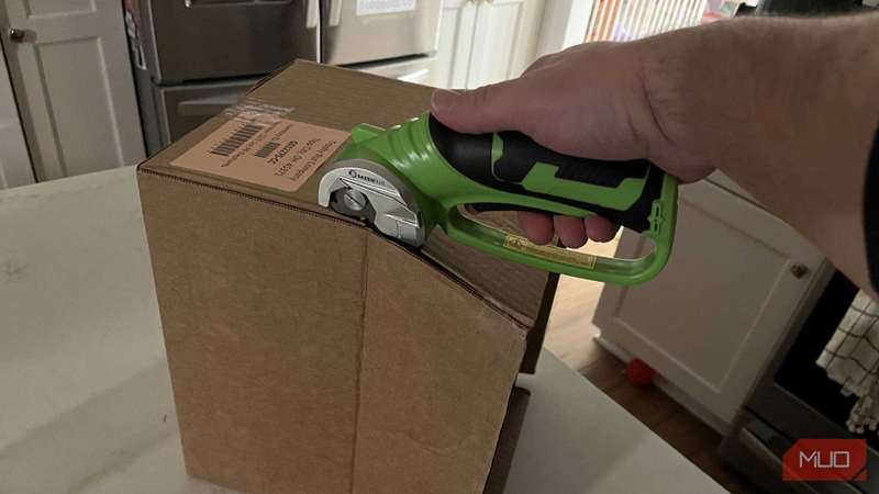 چاق‌های الکتریکی بدون سیم Saker Plus برش جعبه مقوایی