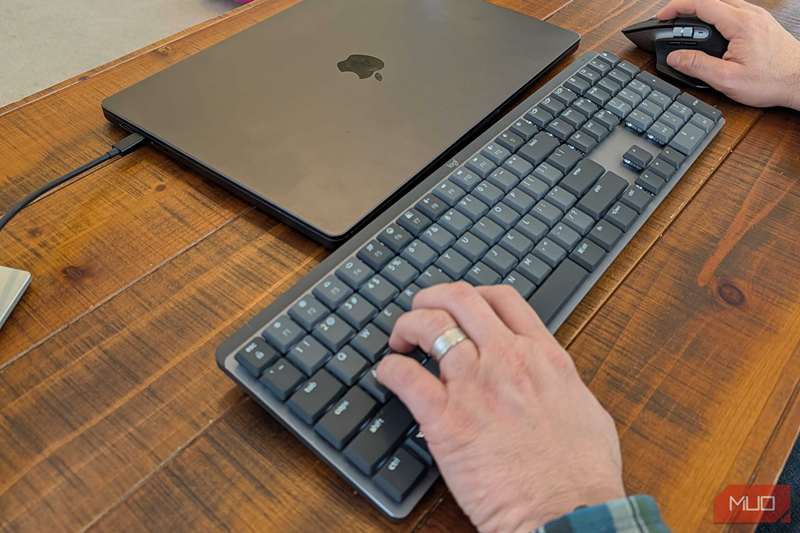 تایپ کردن با Logitech Mechanical