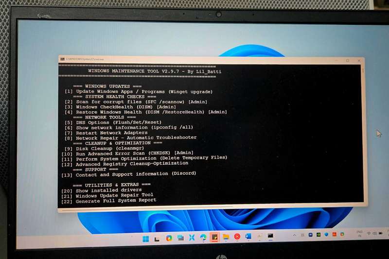 ابزار نگهداری ویندوز باز بر روی مانیتور Benq