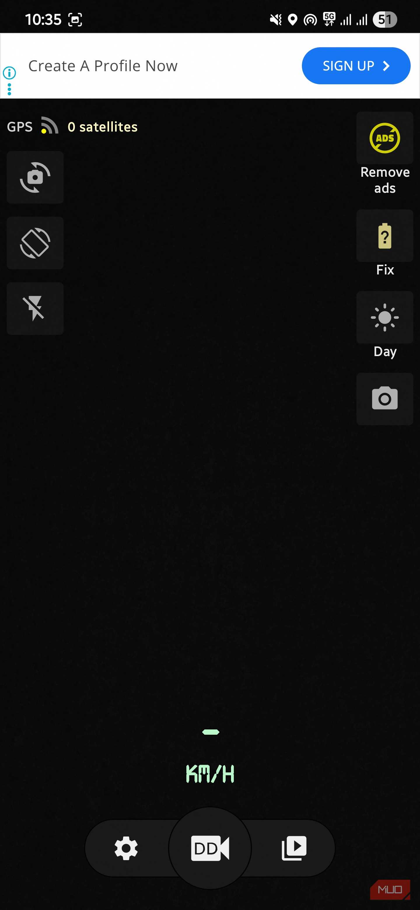 رابط اصلی ضبط Droid Dashcam با وضعیت GPS، نشانگر سرعت، کنترل‌های دوربین، و دکمه‌های دسترسی سریع